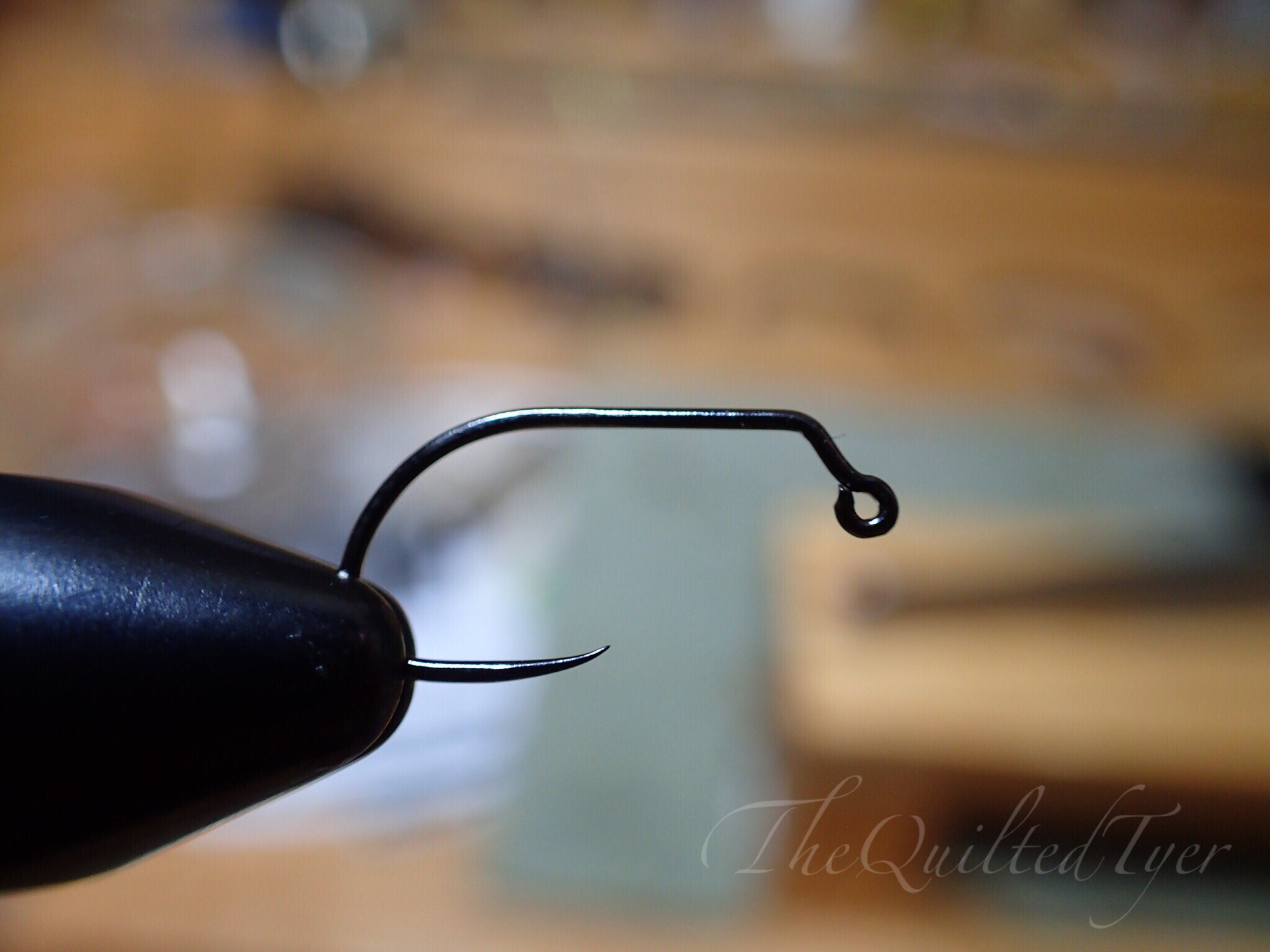 On The Vise Q&A: “Jig/Slotted Beads: The proper way to fit them on the hook.”  – The•Quilted•Tyer